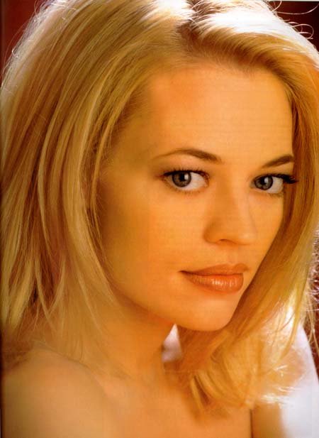 Jeri Lynn Ryan plays the 