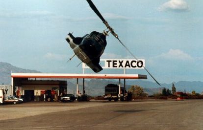 Note the tip of the rotor blades just a few feet from the ground!